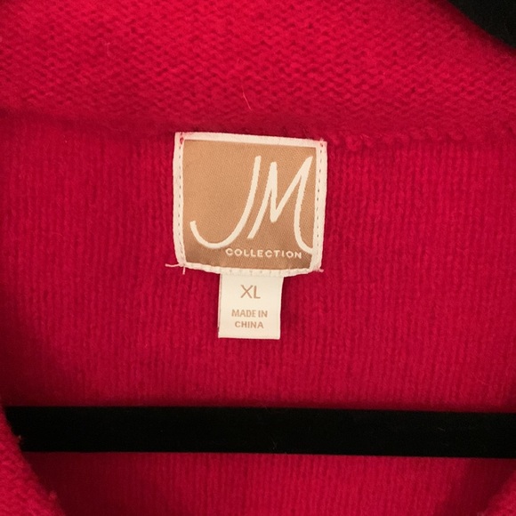 Red sweater/wrap with jeweled closure - Picture 3 of 3